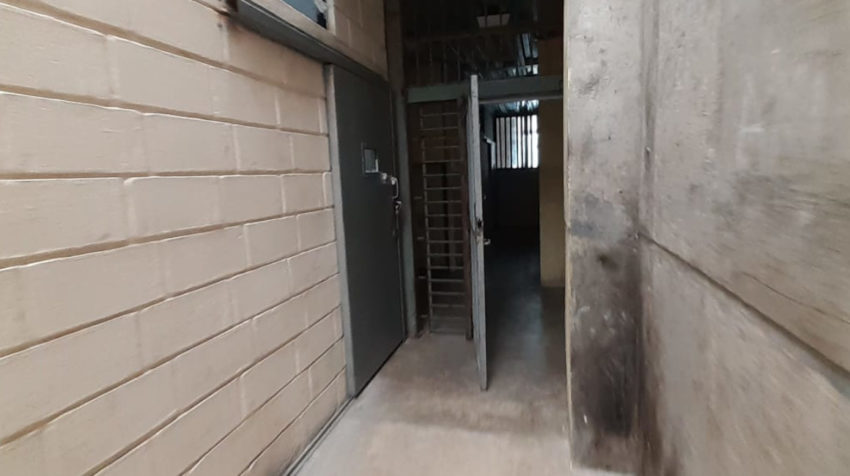 Zona transitoria de la Cárcel de Latacunga, a dónde llegan los infractores del toque de queda.