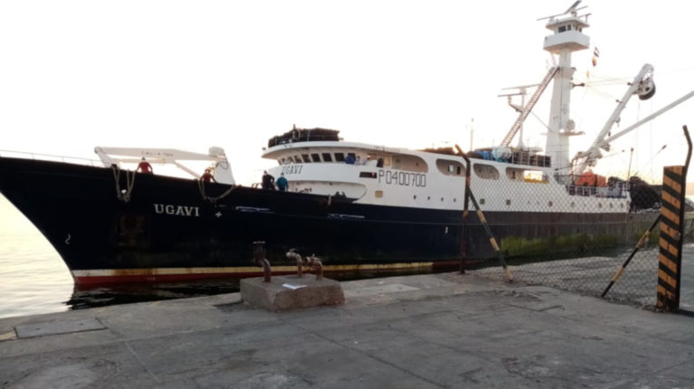 El buque Ugavi llegó a El Salvador con 21 tripulantes ecuatorianos, un colombiano y cinco españoles.