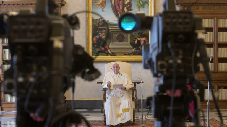El Papa Francisco también ha tenido que volcarse a las plataformas digitales.