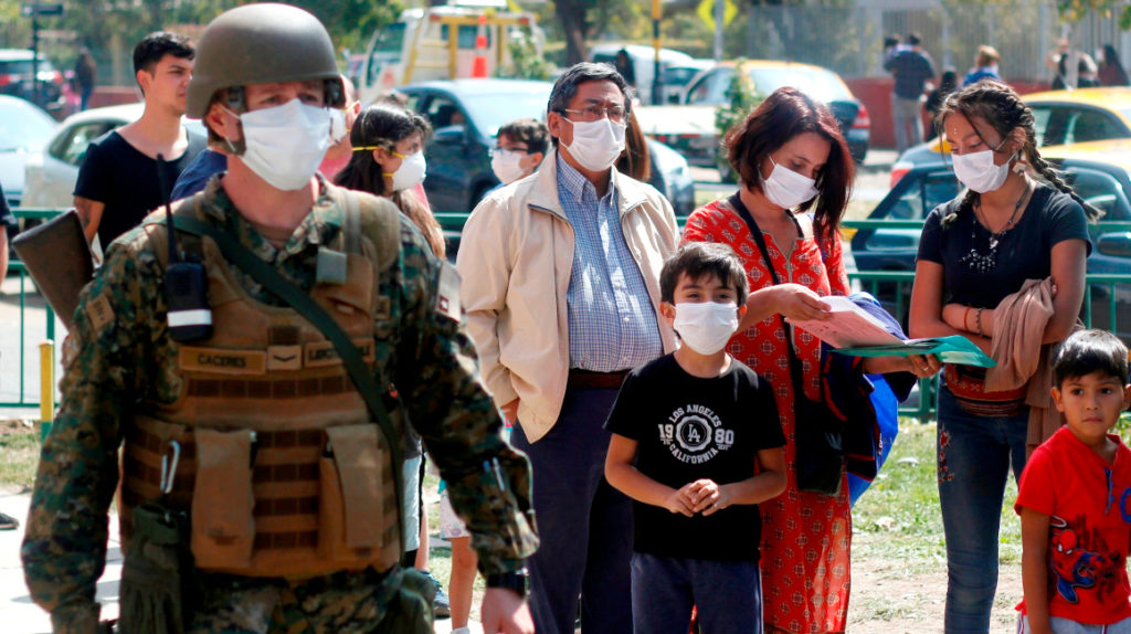 Chile confirma 1.142 contagios y tres muertes por Covid-19