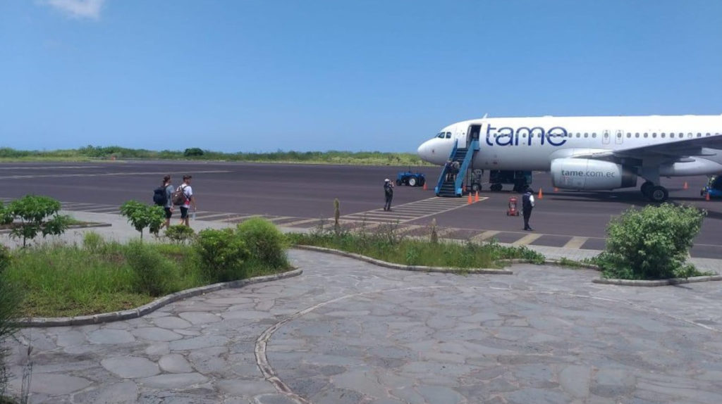 Tame activa un vuelo humanitario desde Galápagos