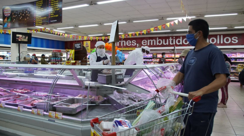 Los supermercados del país continúan operando, aunque en horarios diferenciados.