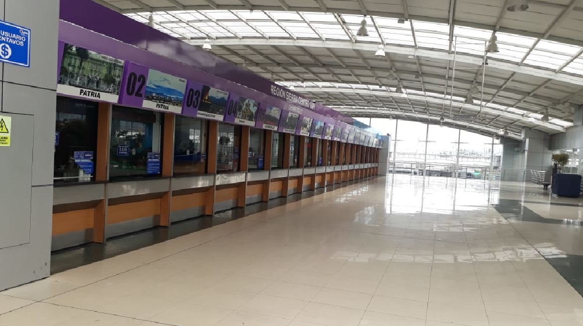 La terminal terrestre de Quitumbe, el primer día de restricción de circulación en Quito, el 17 de marzo de 2020.
