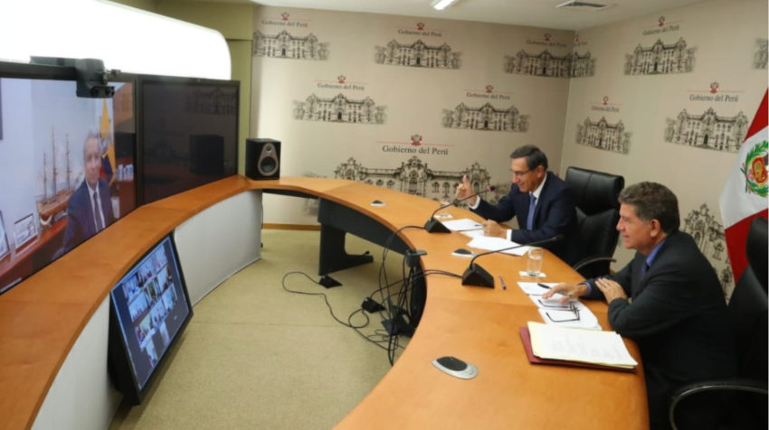 El presidente peruano Martín Vizcarra dialoga sobre el coronavirus, a través de videoconferencia, con el presidente Lenín Moreno, este 16 de marzo de 2020.