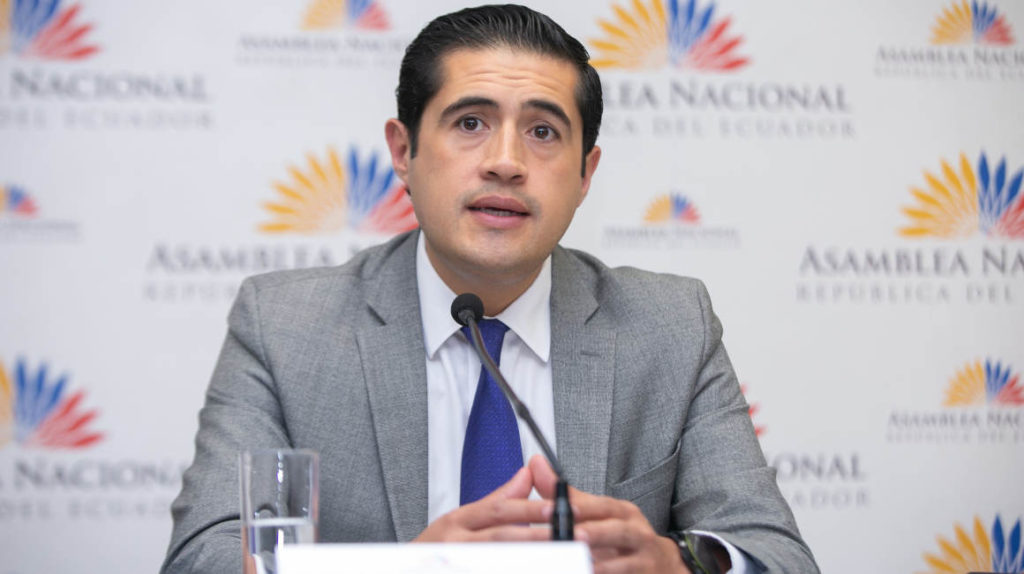 Finanzas asegura que hay “un buen ambiente para negociar con Ecuador”