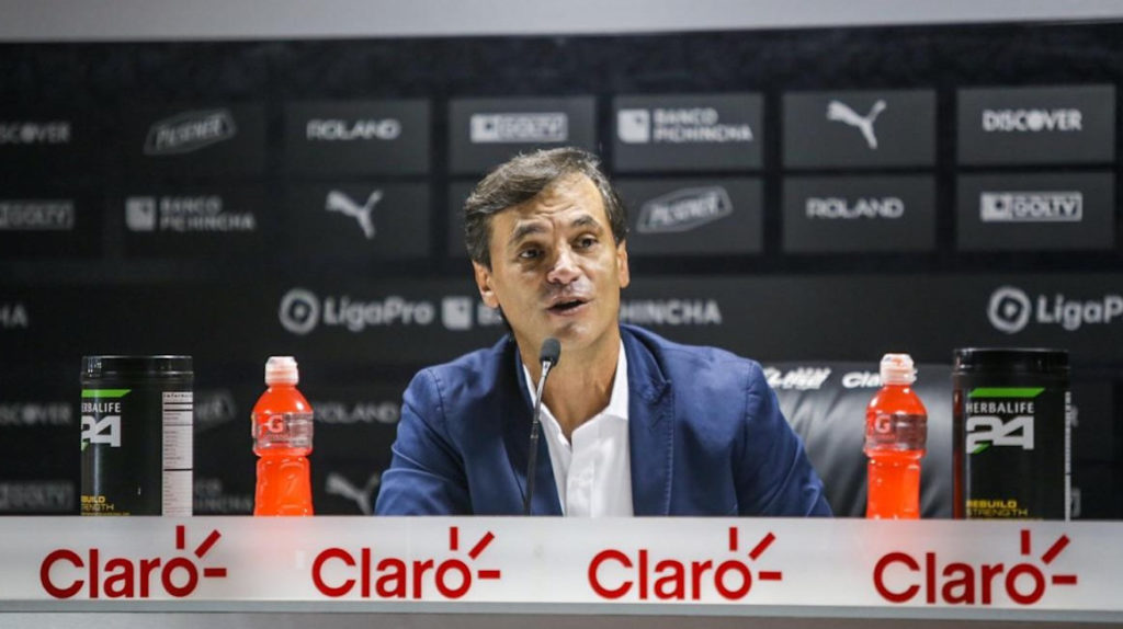 Fabián Bustos dijo que le “robaron” y Liga de Quito se enojó