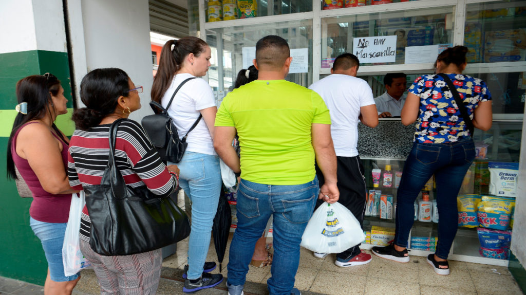 Acciones impulsivas y compras por miedo; así ha sido la reacción ante el coronavirus en Ecuador
