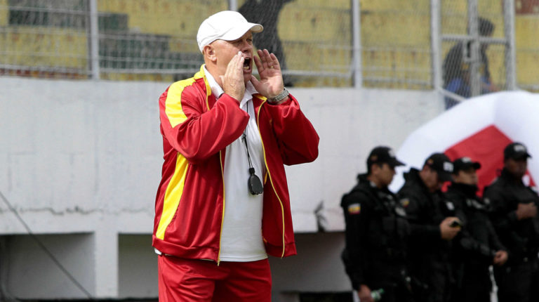 Carlos Ischia ha dirigido al Deportivo Quito, Barcelona y Aucas en Ecuador.