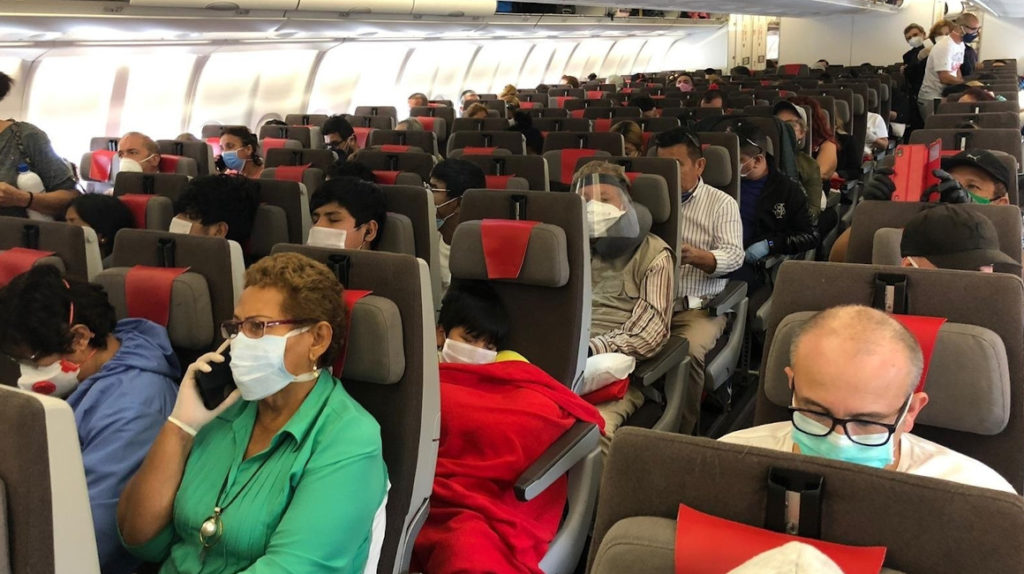 Quinto avión con repatriados españoles partió de Quito a Madrid