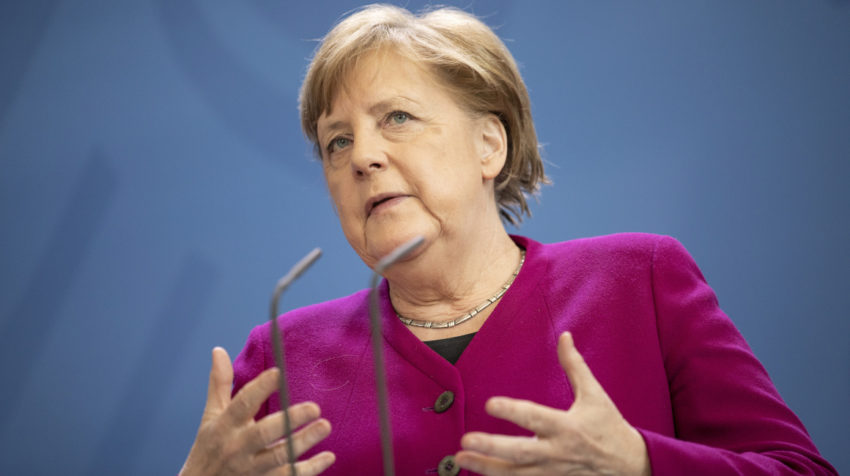 Merkel, durante una videollamada con actores políticos y empresas privadas, el 23 de abril.