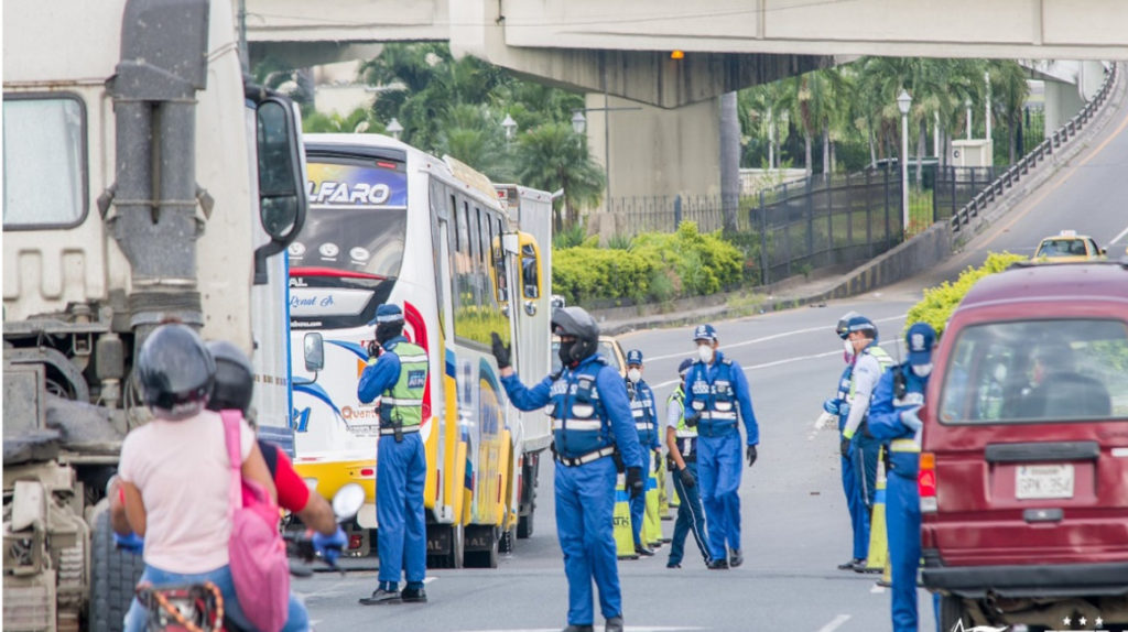 60 vehículos retenidos por infringir restricciones de circulación en Guayaquil