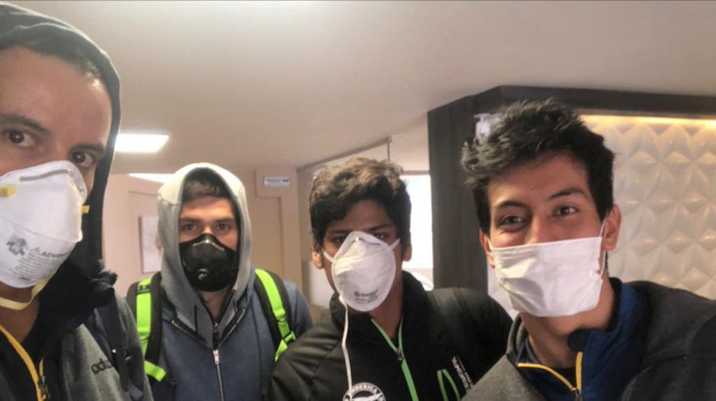 Esteban Enderica y su equipo regresaron a Ecuador en un vuelo humanitario