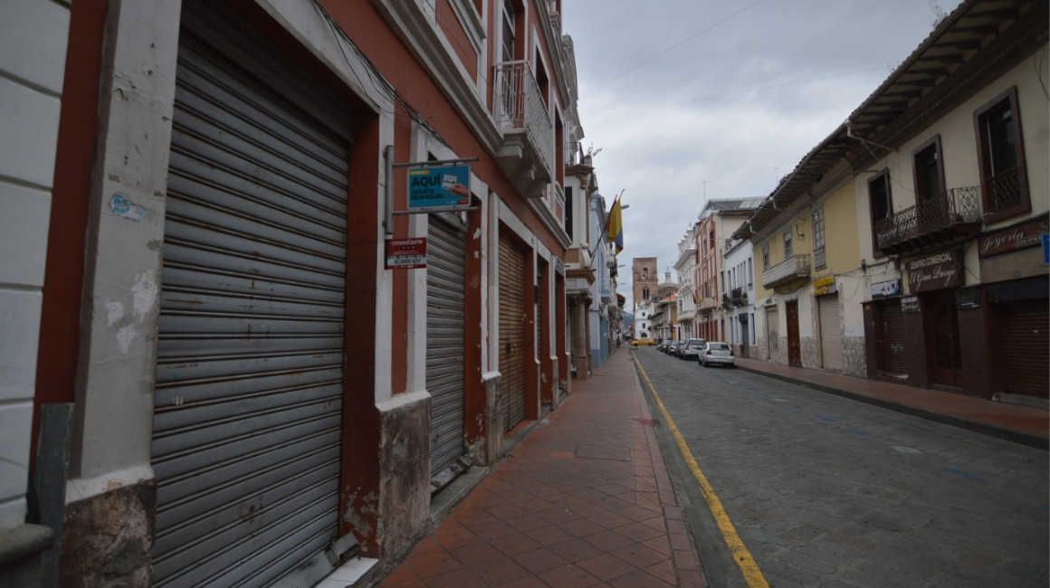 Locales del centro de Cuenca cerrados por el estado de emergencia, el 30 de marzo de 2020.