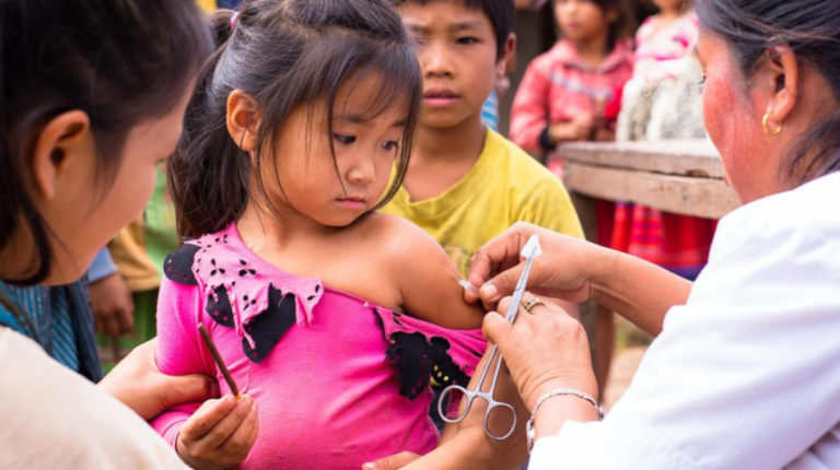 Millones de niños en el mundo podrían no recibir la vacuna contra el sarampión, debido a la pandemia del coronavirus. Imagen referencial.