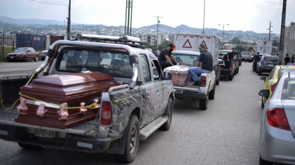 Guayaquil: nueva línea de atención mortuoria y féretros de cartón