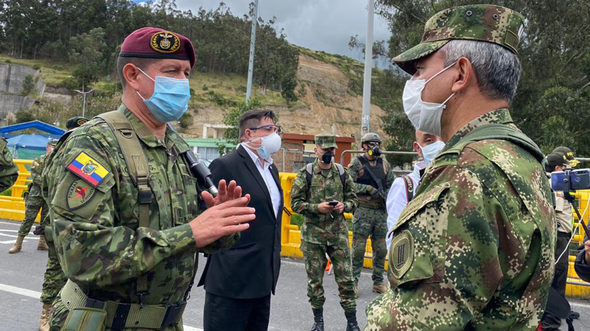 Los ejércitos de Ecuador y Colombia se reunieron este jueves 2 de abril, en el puente de Rumichaca, para tomar acciones en contra de la propagación del Covid-19.