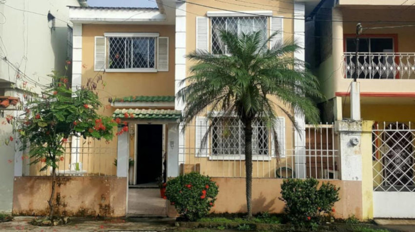 Fachada de la vivienda de Rafael Arnaldo Reyes, en Urdenor, en Guayaquil. 2 de abril de 2020.