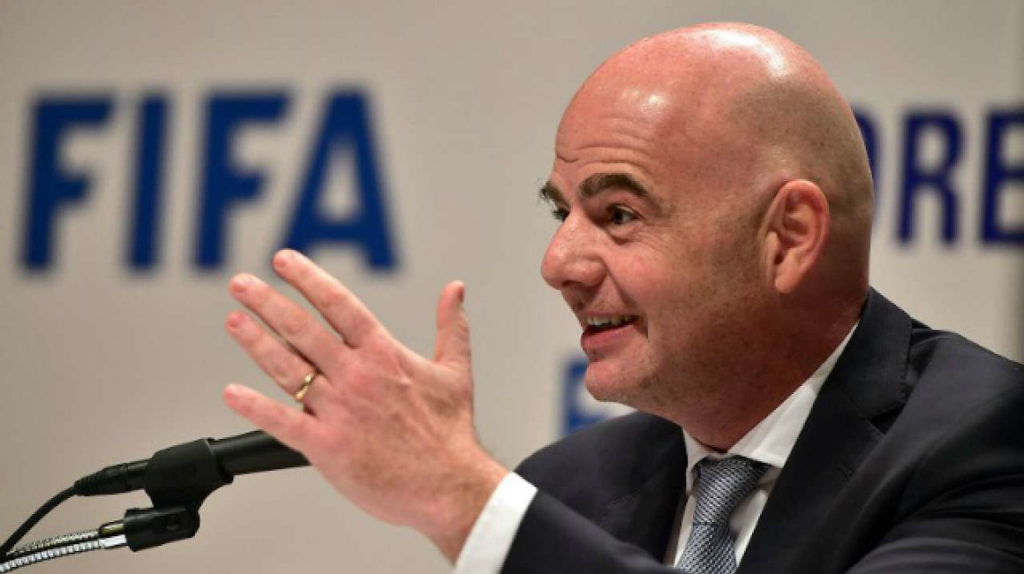 FIFA propone ampliar los cambios a cinco cuando se reanuden los torneos