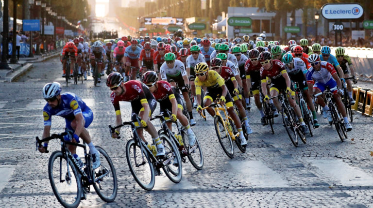La UCI planea postergar el Tour de Francia, el Giro de Italia y la Vuelta a España.
