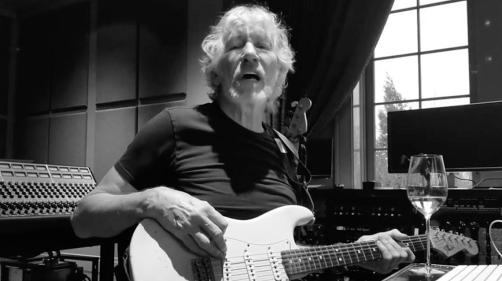 Roger Waters versiona tema insigne de Víctor Jara