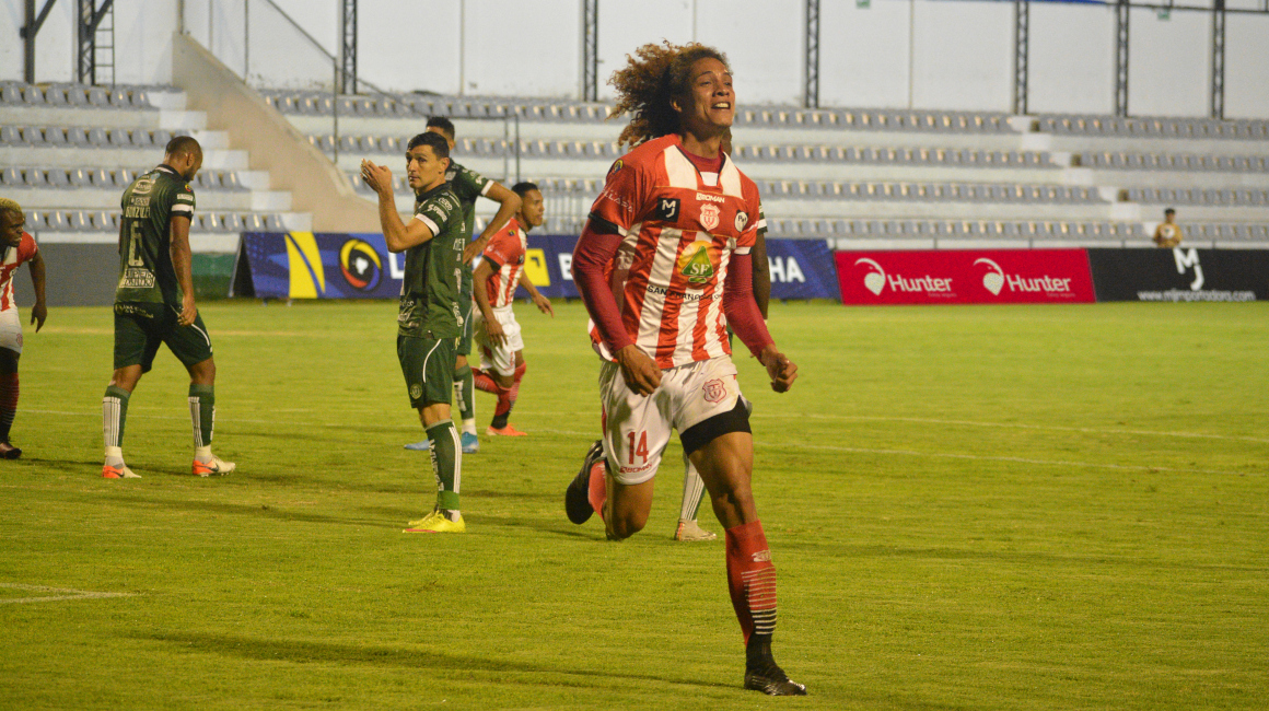 El momento en el que se suspendió el fútbol, Técnico Universitario era el líder del torneo con 11 puntos, después de vencer a Liga de Portoviejo, el 13 de marzo de 2020.