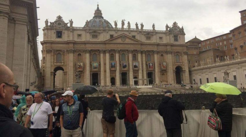 Vista de la plaza de San Pedro, en el Vaticano. Mayo de 2020.