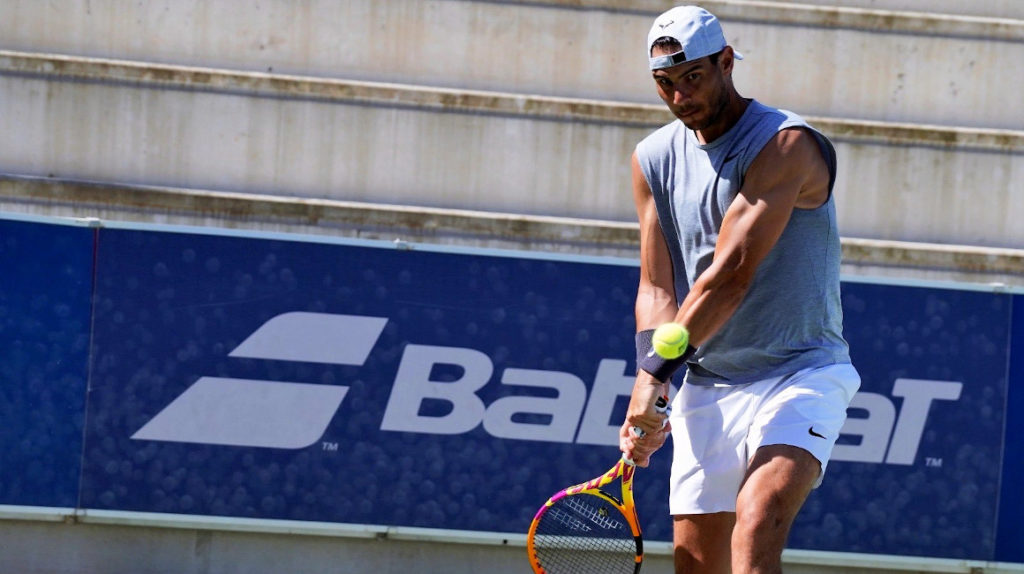 Rafael Nadal regresa a sus entrenamientos tras dos meses confinado