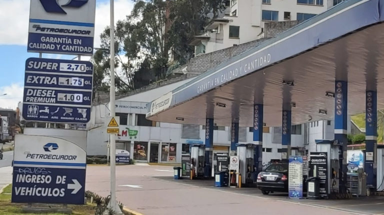gasolinera petroecuador precios extra y diesel