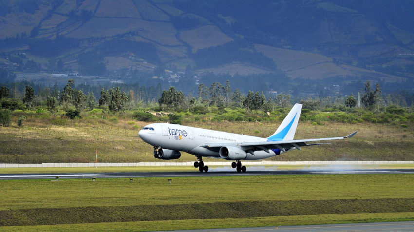 Un avión de la flota de Tame en el aeropuerto Mariscal Sucre, de Quito, en 2017.