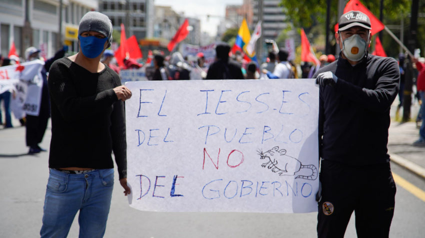 Gremios de trabajadores protestan en Quito contra la Ley Humanitaria, el 18 de mayo de 2020. 