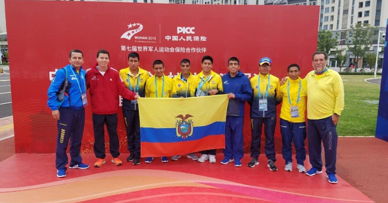 El equipo ecuatoriano de atletismo en la villa olímpica.