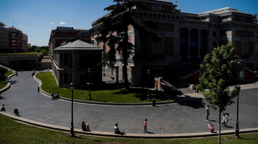 El museo El Prado, el más importante de Madrid, permaneció cerrado este 17 de mayo de 2020. 