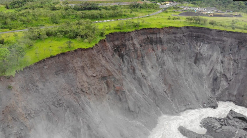 En el sector de San Luis, la erosión del río está a 40 metros de la vía Quito-Lago Agrio hasta el 13 de mayo, según la Alcaldía de El Chaco.
