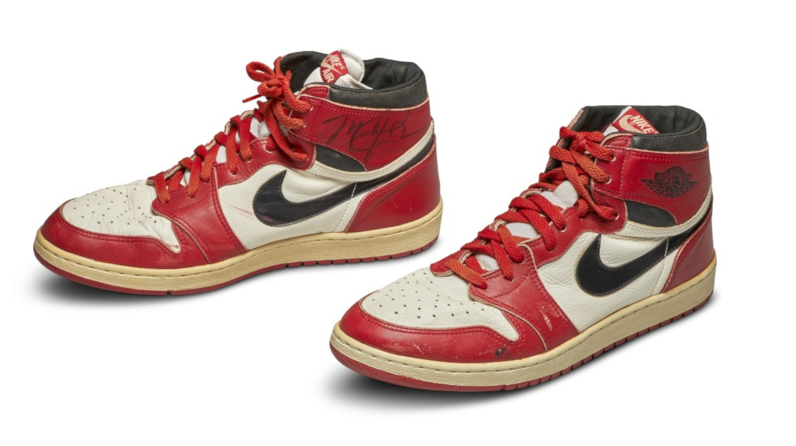 Las Air Jordan 1S, con las que Michael Jordan jugó en 1985, serán subastadas el 17 de mayo.
