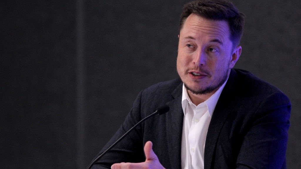 Elon Musk compra Twitter por USD 44.000 millones