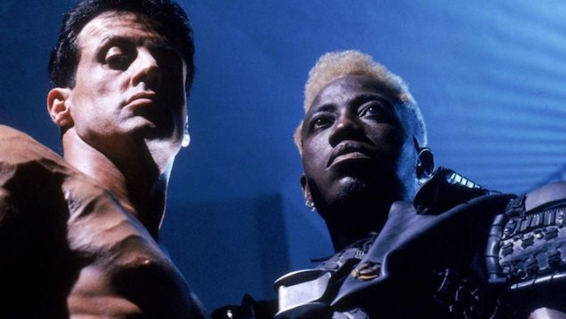 Sylvester Stallone y Wesley Snipes en un fotograma de la película "Demolition man", de 1993.