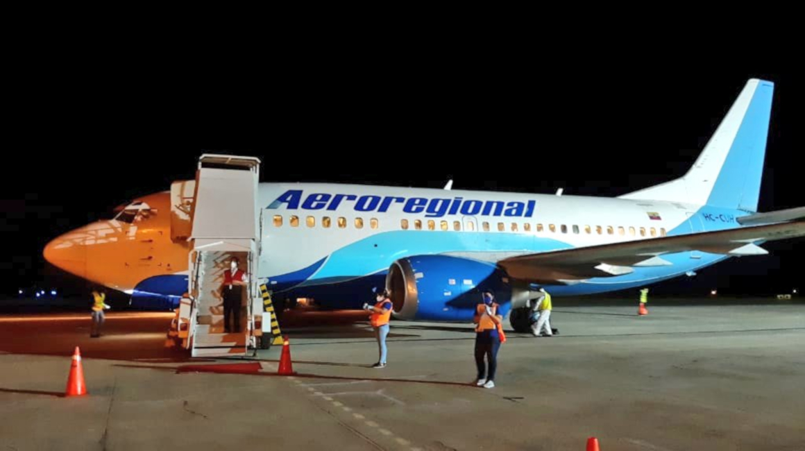Un avión de Aeroregional aterrizó en Manta, la noche del viernes 1 de mayo, con 84 pasajeros.