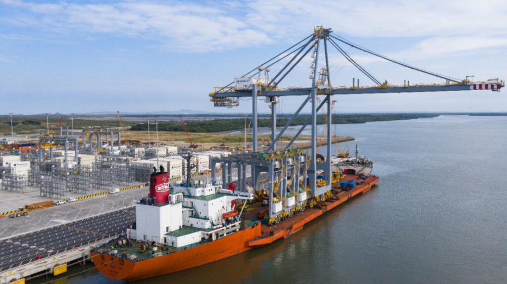 Ganancia semestral de operadora de puertos DP World sube 51,9%