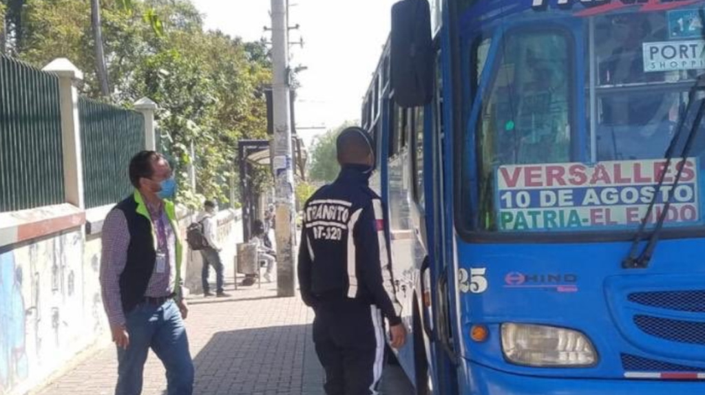 Transporte urbano en Quito operará desde las 09:00 el martes 26 de octubre