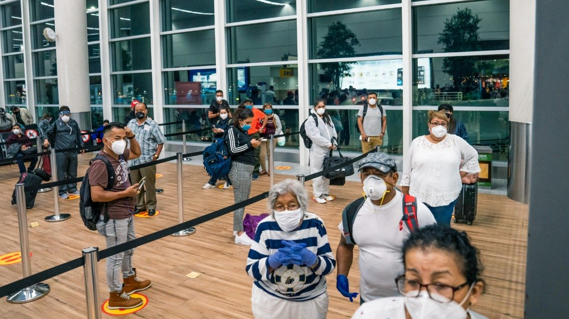 Pasajeros en aeropuerto de Guayaquil
