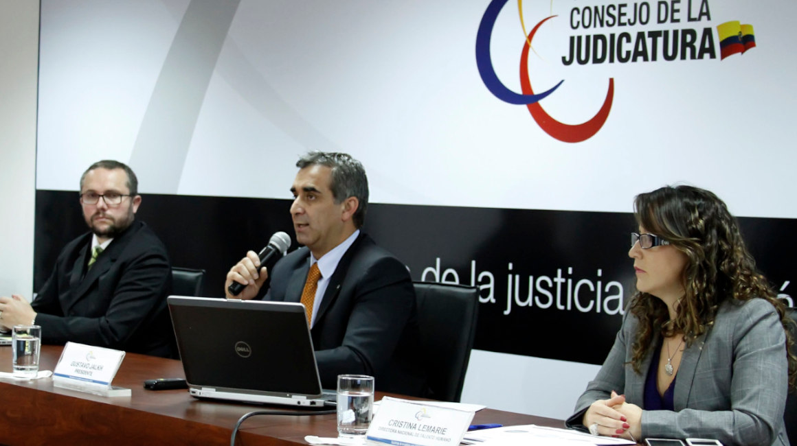 Gustavo Jalkh, como presidente de la Judicatura, convocó al concurso para las notarías, el 20 de octubre de 2014.