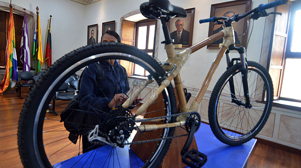 El 2 de junio de 2020, la Prefectura de Azuay presentaron la bicicleta ecológica de bambú. 