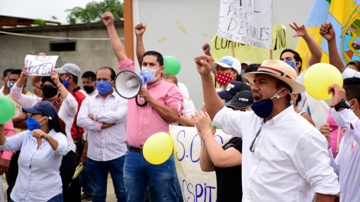 Protestas donde debía construirse el hospital de Pedernales, donde hicieron un recorrido las autoridades el 9 de junio.