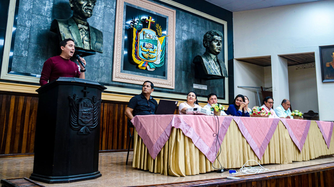 El asambleísta Daniel Mendoza durante un evento por el Día de la Mujer, el 8 de marzo de 2020.