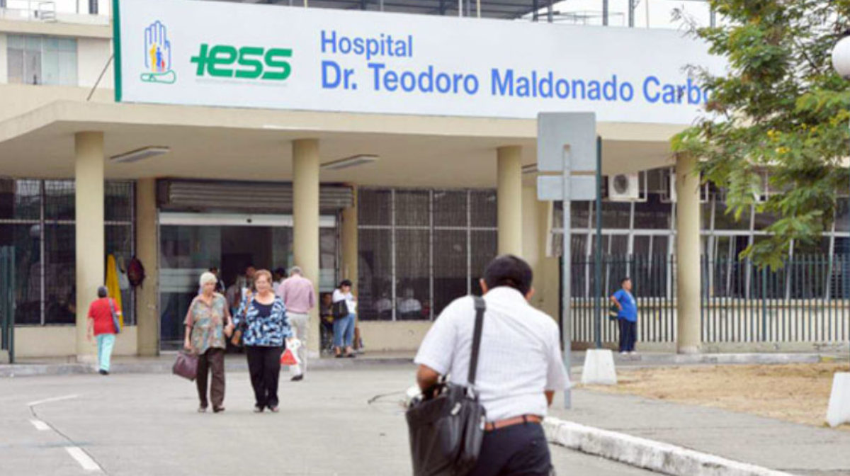 Imagen referencial de la fachada del Hospital Teodoro Maldonado Carbo del Instituto Ecuatoriano, de Seguridad Social, en Guayaquil, el 15 de junio de 2019.