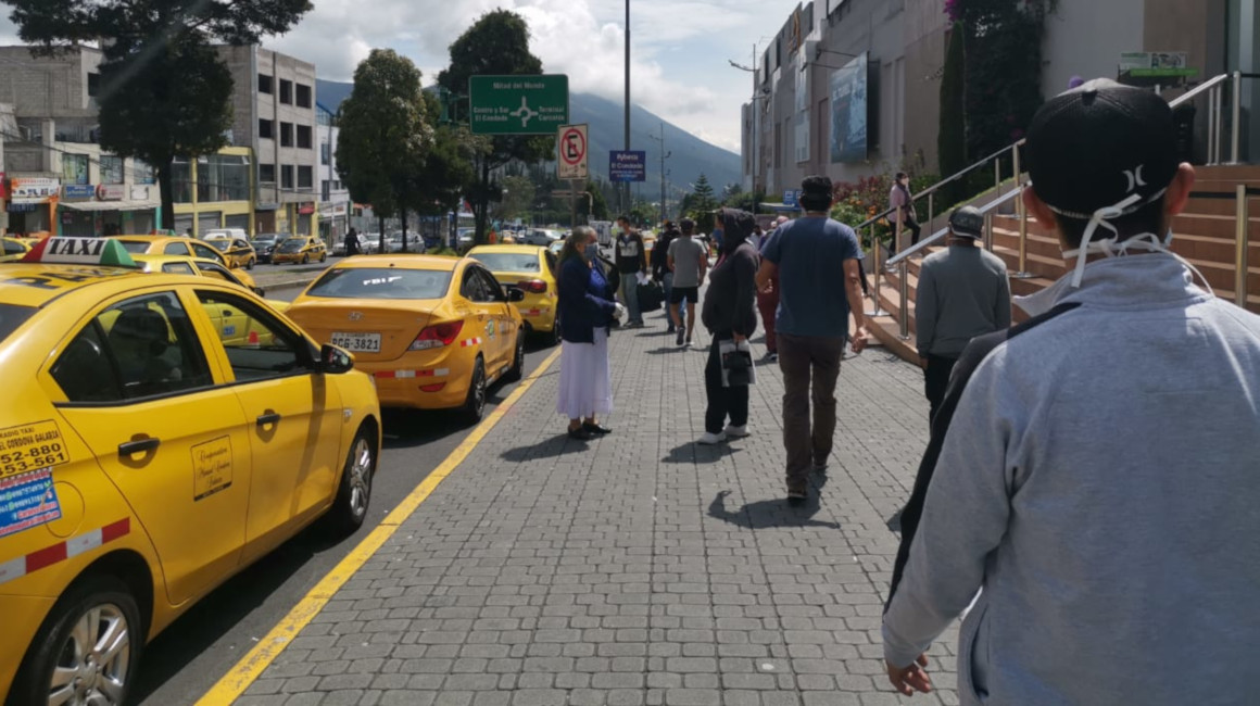 Quito semáforo amarillo