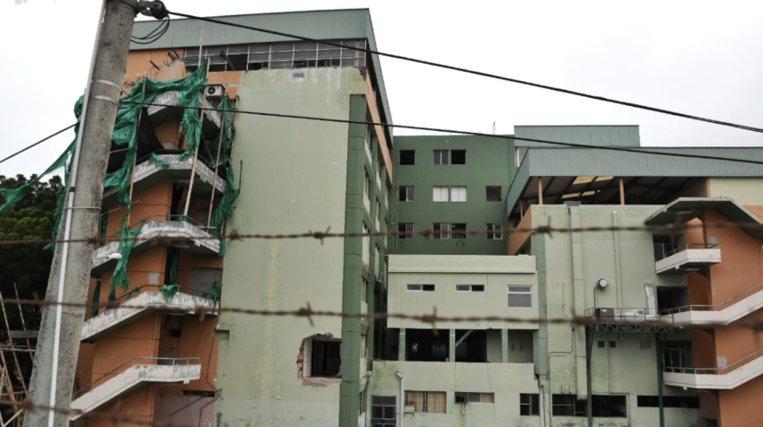El edificio abandonado del hospital Rafael Rodríguez de Manta este 30 de julio de 2020.