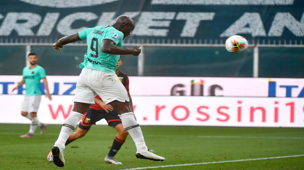 Inter vence al Genoa y sube al segundo puesto del torneo italiano