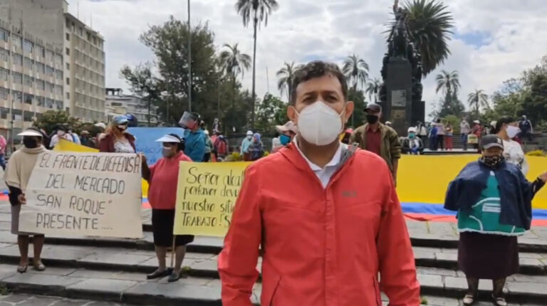 Giovanni Atarihuana, el 12 de junio de 2020, en una protesta en Quito, contra las medidas del Gobierno.