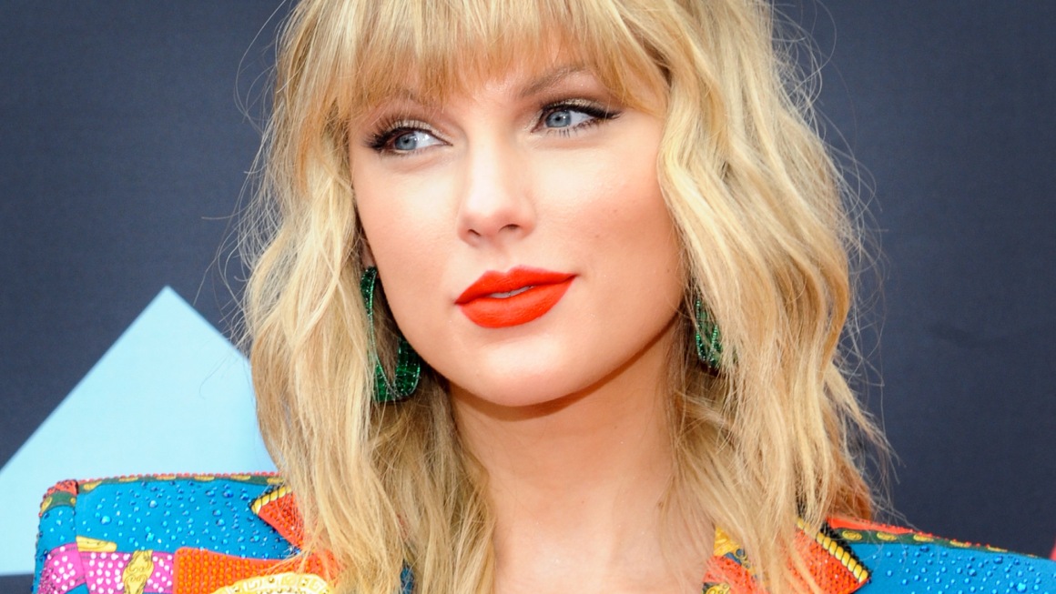 El octavo disco de la cantante estadounidense, Taylor Swift, fue lanzado de manera sorpresiva esta semana.